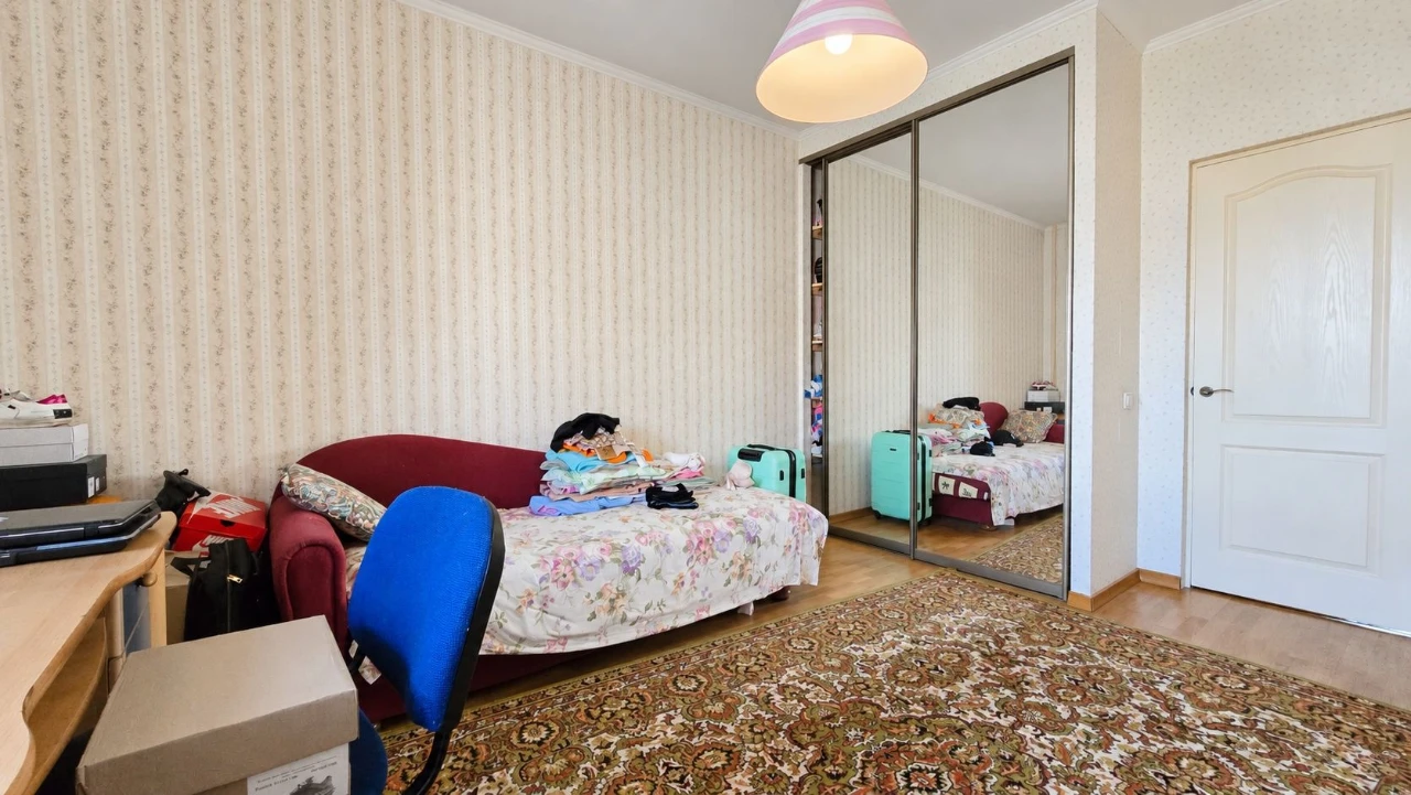 Продаж 3-кімнатна на Позняках | 6 поверх | 2 балкони | меблі
