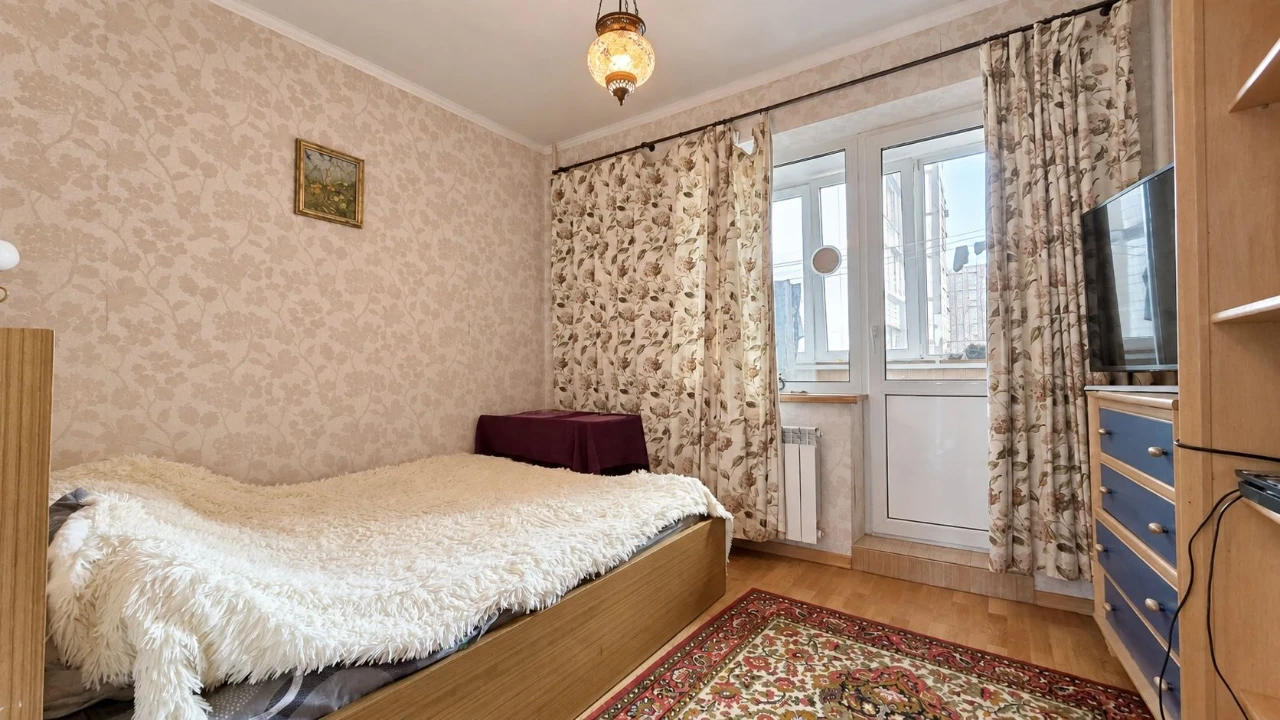 Продаж 3-кімнатна на Позняках | 6 поверх | 2 балкони | меблі