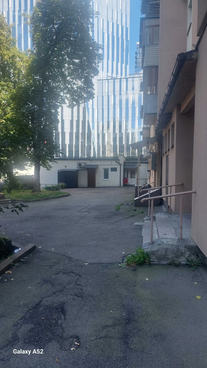 2кім. Велика Васильківська,136  біля метро, цікавий ремонт п