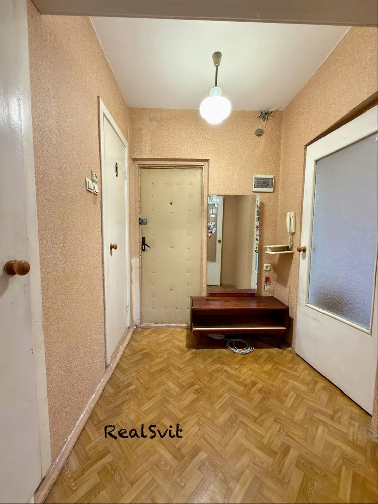 Продам 1 кімнатну кв-ру, М. Закревського 31-в, Деснянський р