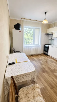 Продається трикімнатна квартира в Оболонському районі