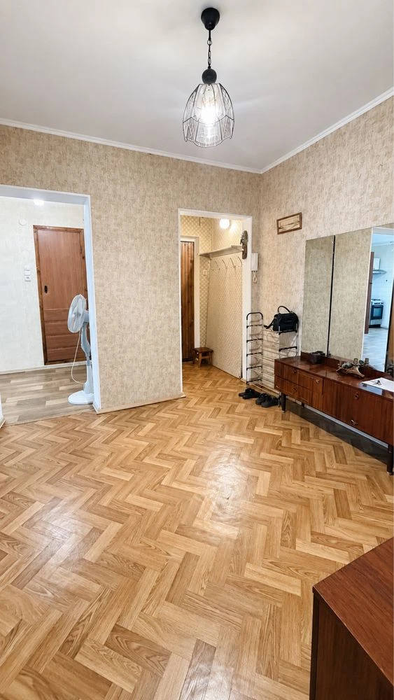 Продається трикімнатна квартира в Оболонському районі