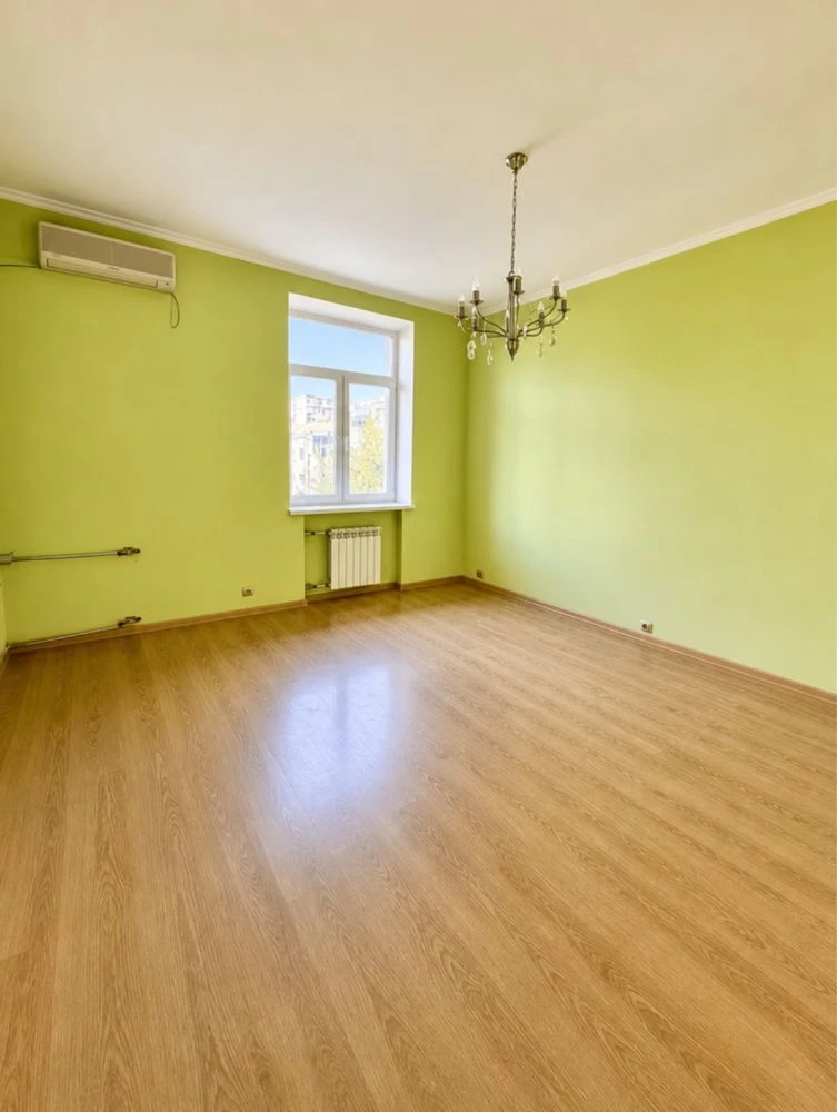 Продаж 2к квартири 60 кв. м на вул. Катерини Білокур 2/8