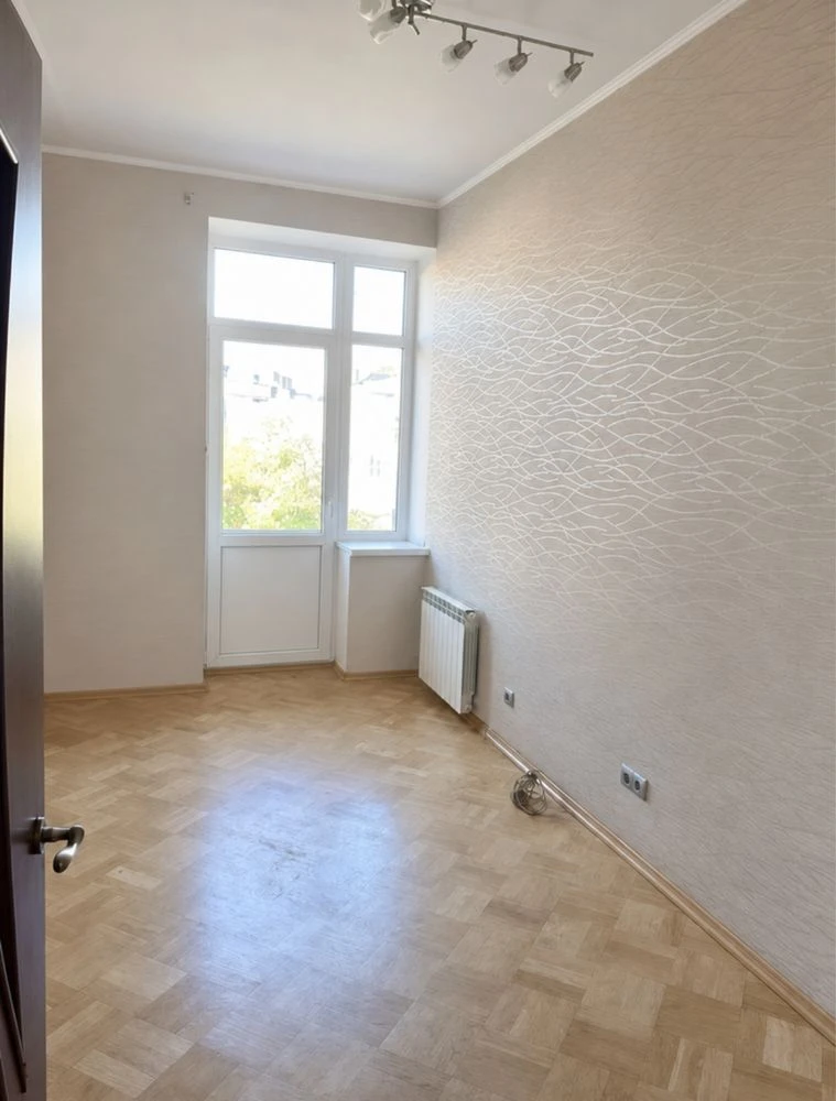 Продаж 2к квартири 60 кв. м на вул. Катерини Білокур 2/8