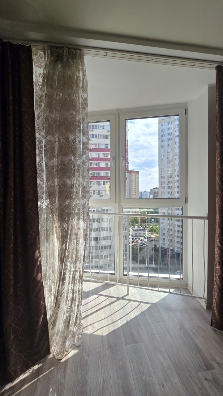 Драгоманова 2Б , Позняки 4 , При відключенні працює ліфт, є