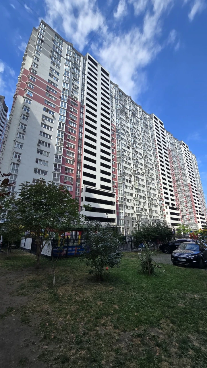 Драгоманова 2Б , Позняки 4 , При відключенні працює ліфт, є