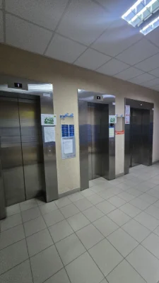 Драгоманова 2Б , Позняки 4 , При відключенні працює ліфт, є