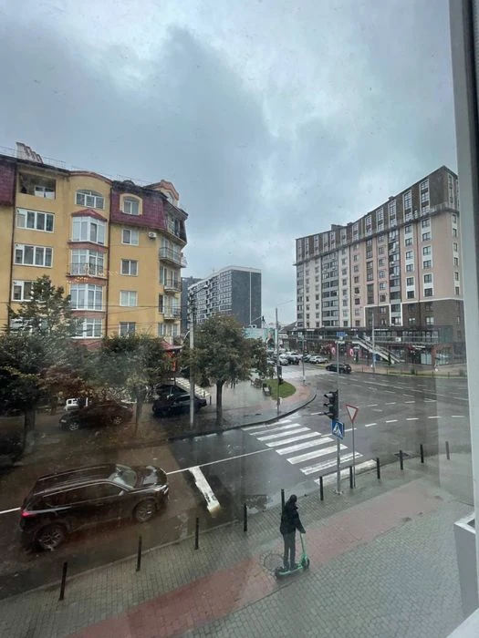 Продаю квартиру в центре Ивано-Франковска.