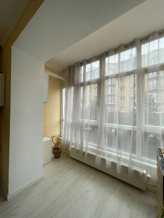 Продаю квартиру в центре Ивано-Франковска.