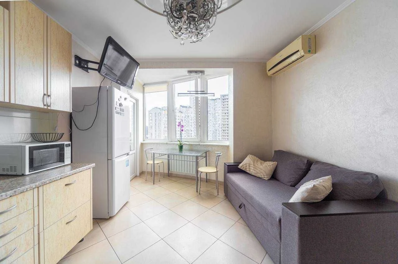Dniprovska embankment 19-A. 1-room apartment for sale