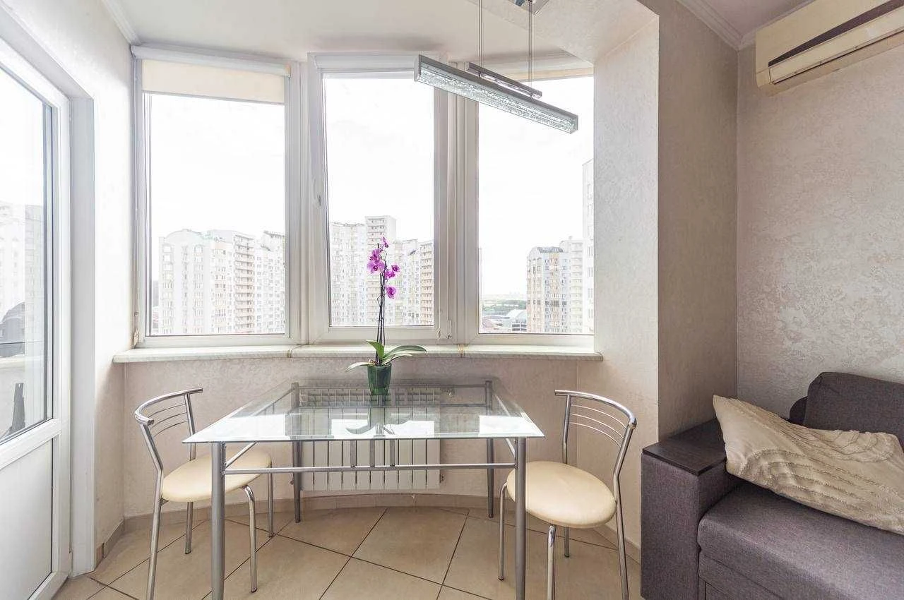 Dniprovska embankment 19-A. 1-room apartment for sale