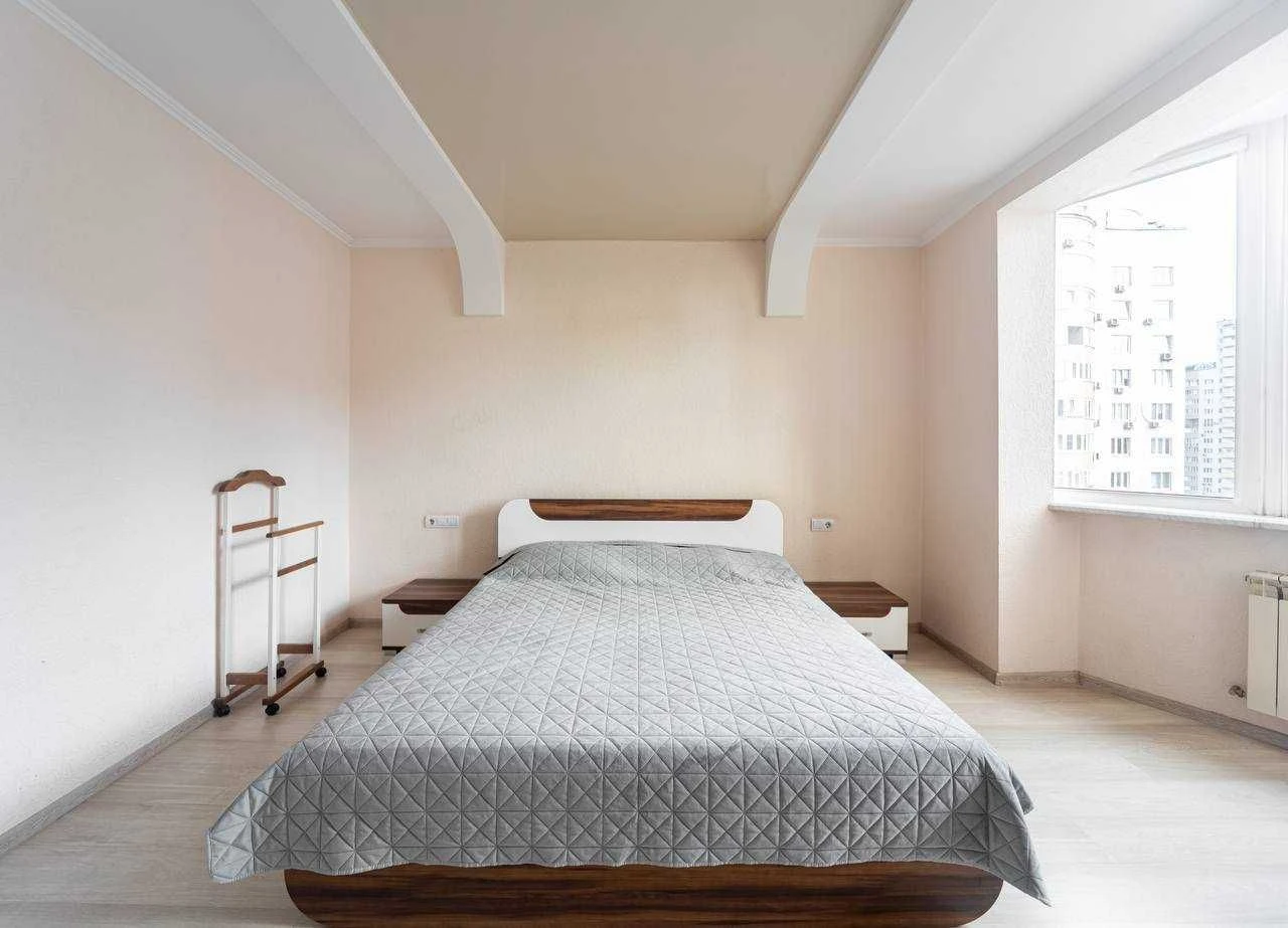 Dniprovska embankment 19-A. 1-room apartment for sale