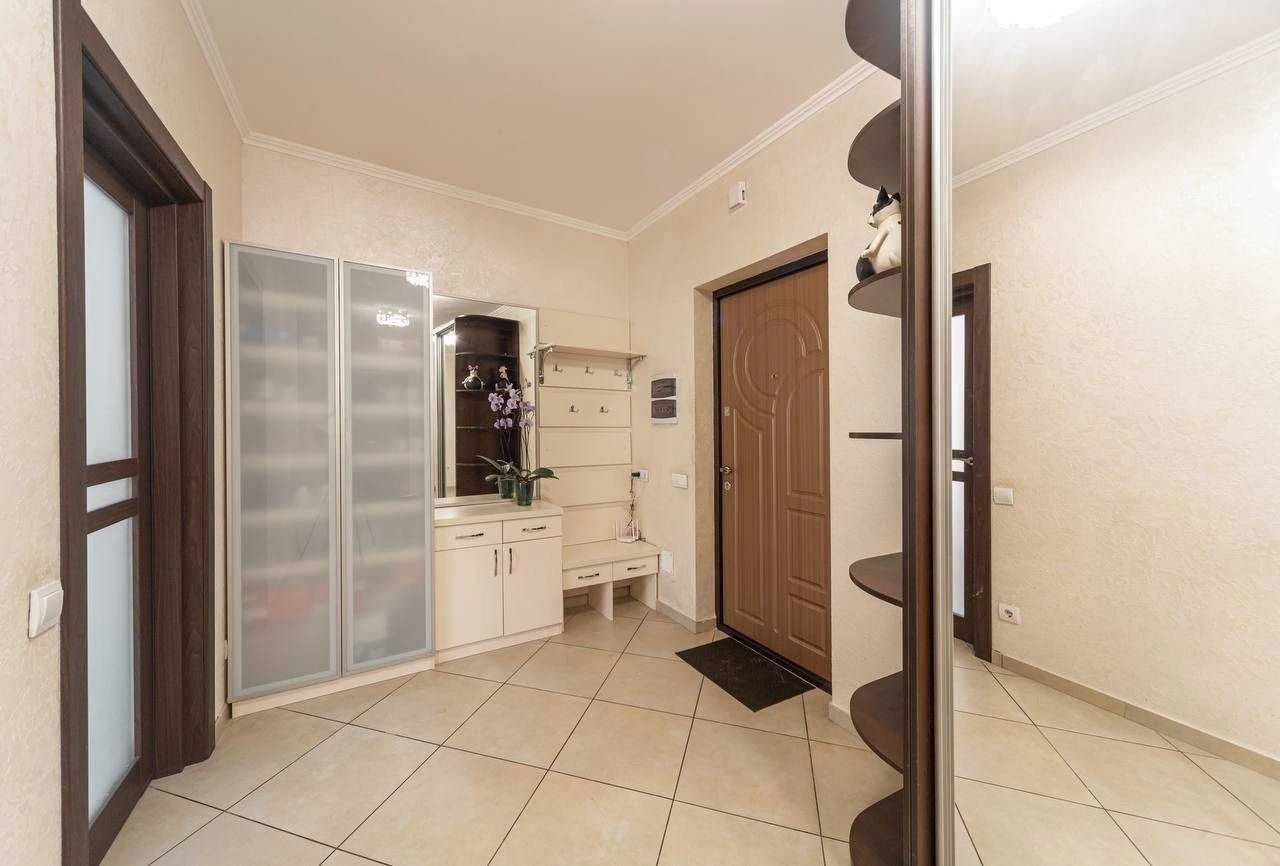 Dniprovska embankment 19-A. 1-room apartment for sale