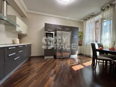 2-room apartment for sale Tyutyunika 16 Pecherskyi district Quiet center