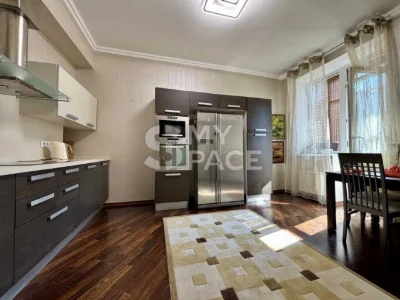 2-room apartment for sale Tyutyunika 16 Pecherskyi district Quiet center