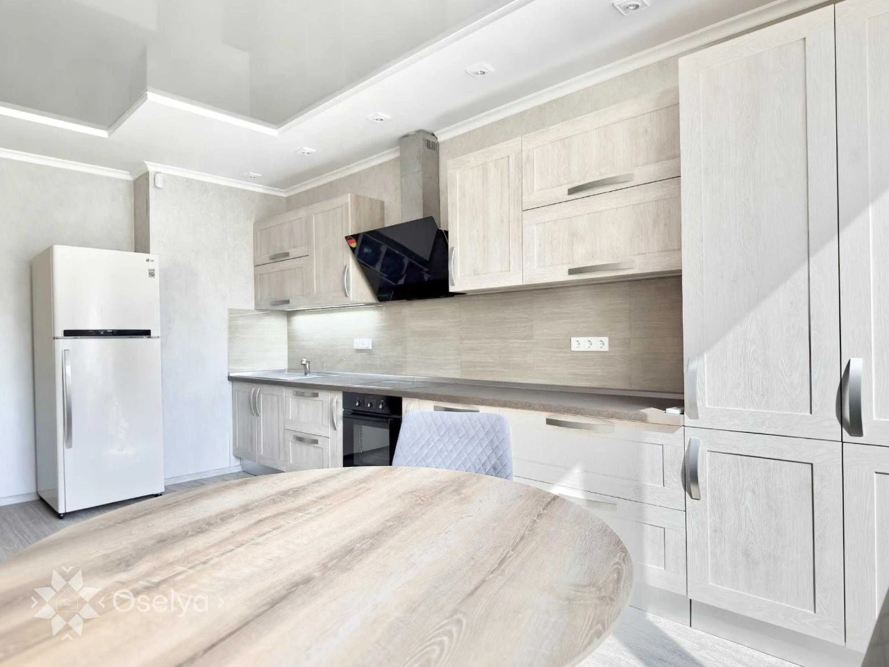2 bedroom apartment in Kiev Darnytskyi Akhmatova 34 Osokorki