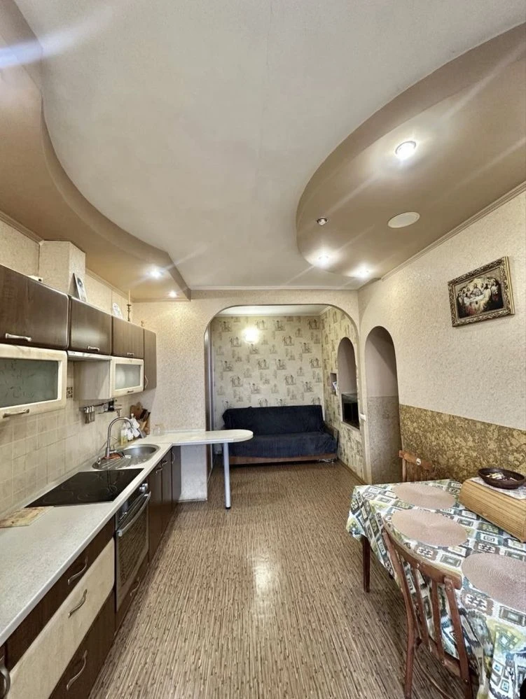 For sale 3-room apartment 98m2 metro Akademmistechko Lake Forest