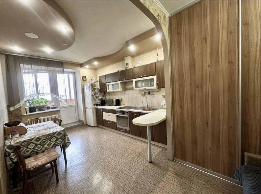 For sale 3-room apartment 98m2 metro Akademmistechko Lake Forest