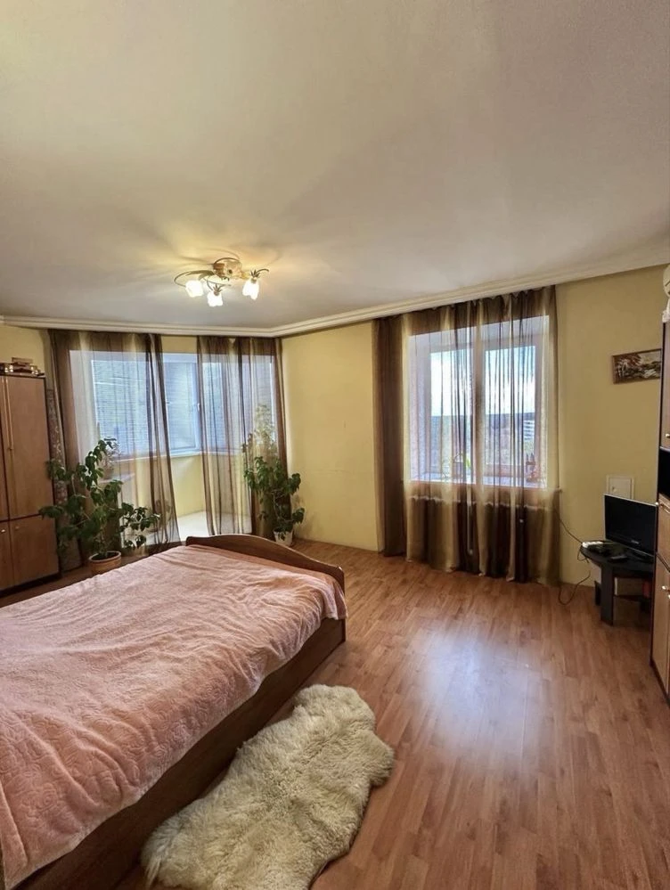 For sale 3-room apartment 98m2 metro Akademmistechko Lake Forest