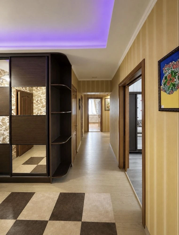 For sale 3-room apartment 98m2 metro Akademmistechko Lake Forest