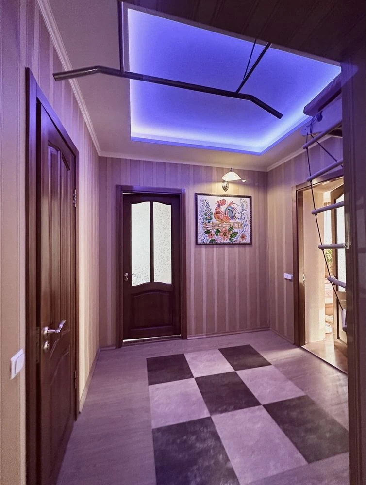 For sale 3-room apartment 98m2 metro Akademmistechko Lake Forest