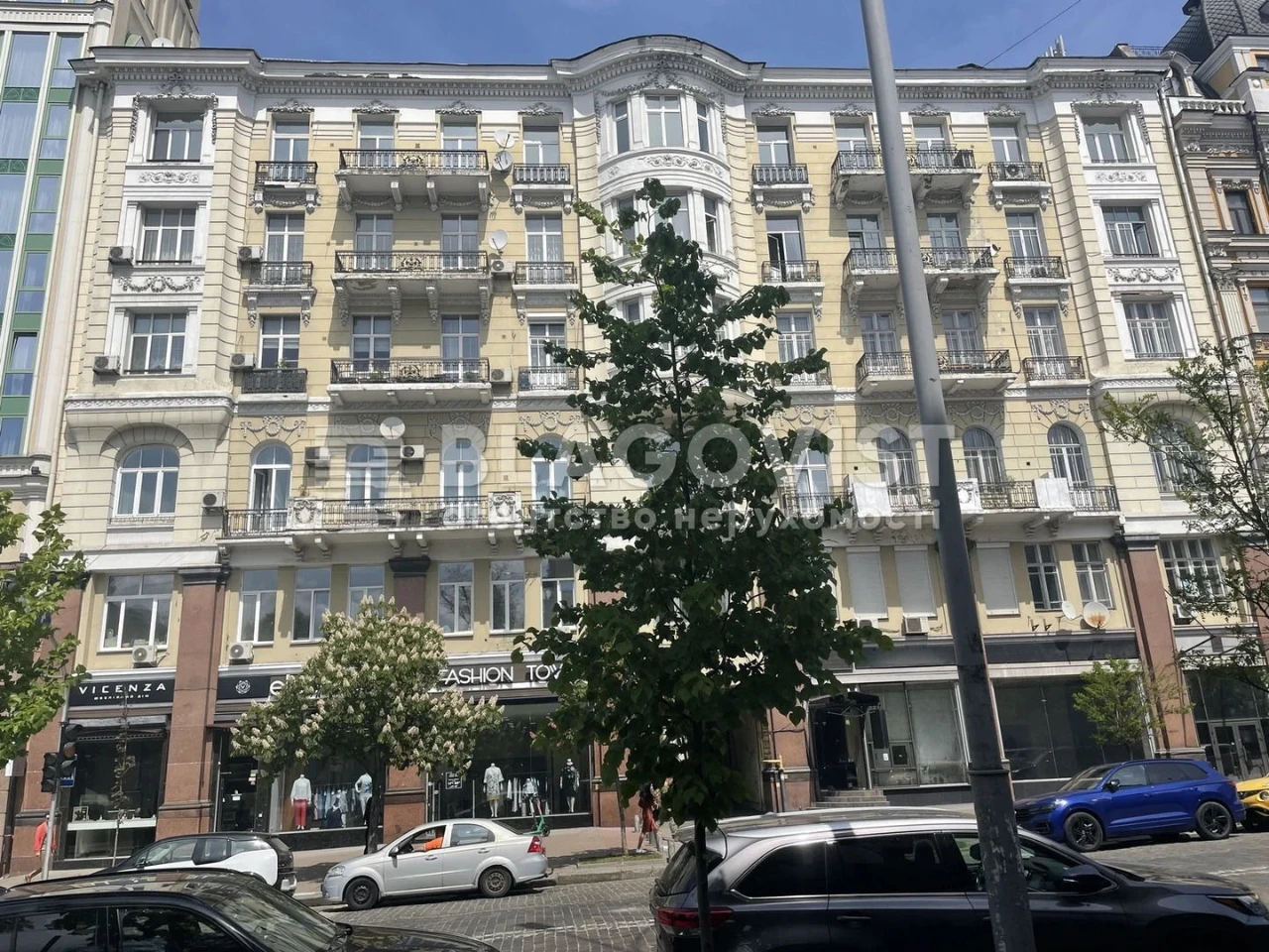 Продаж квартири вул. Хмельницького Богдана 32 в Києві / W-74