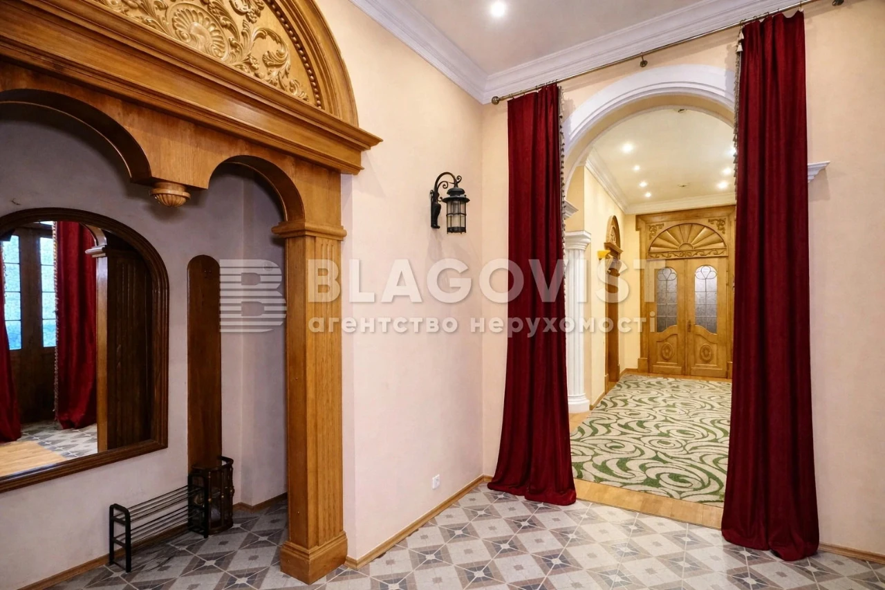Продаж квартири вул. Хмельницького Богдана 32 в Києві / W-74