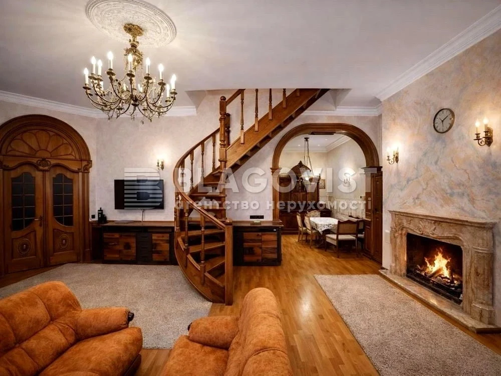 Продаж квартири вул. Хмельницького Богдана 32 в Києві / W-74