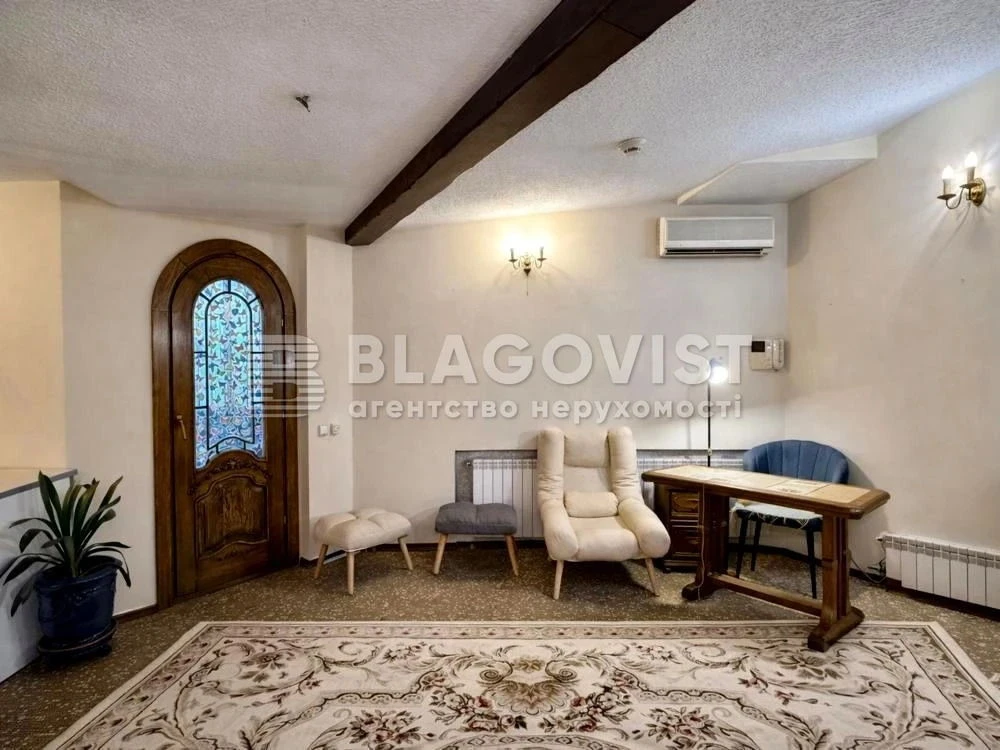 Продаж квартири вул. Хмельницького Богдана 32 в Києві / W-74