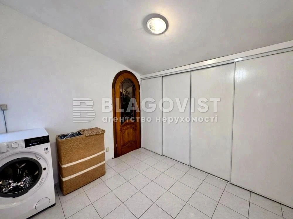Продаж квартири вул. Хмельницького Богдана 32 в Києві / W-74