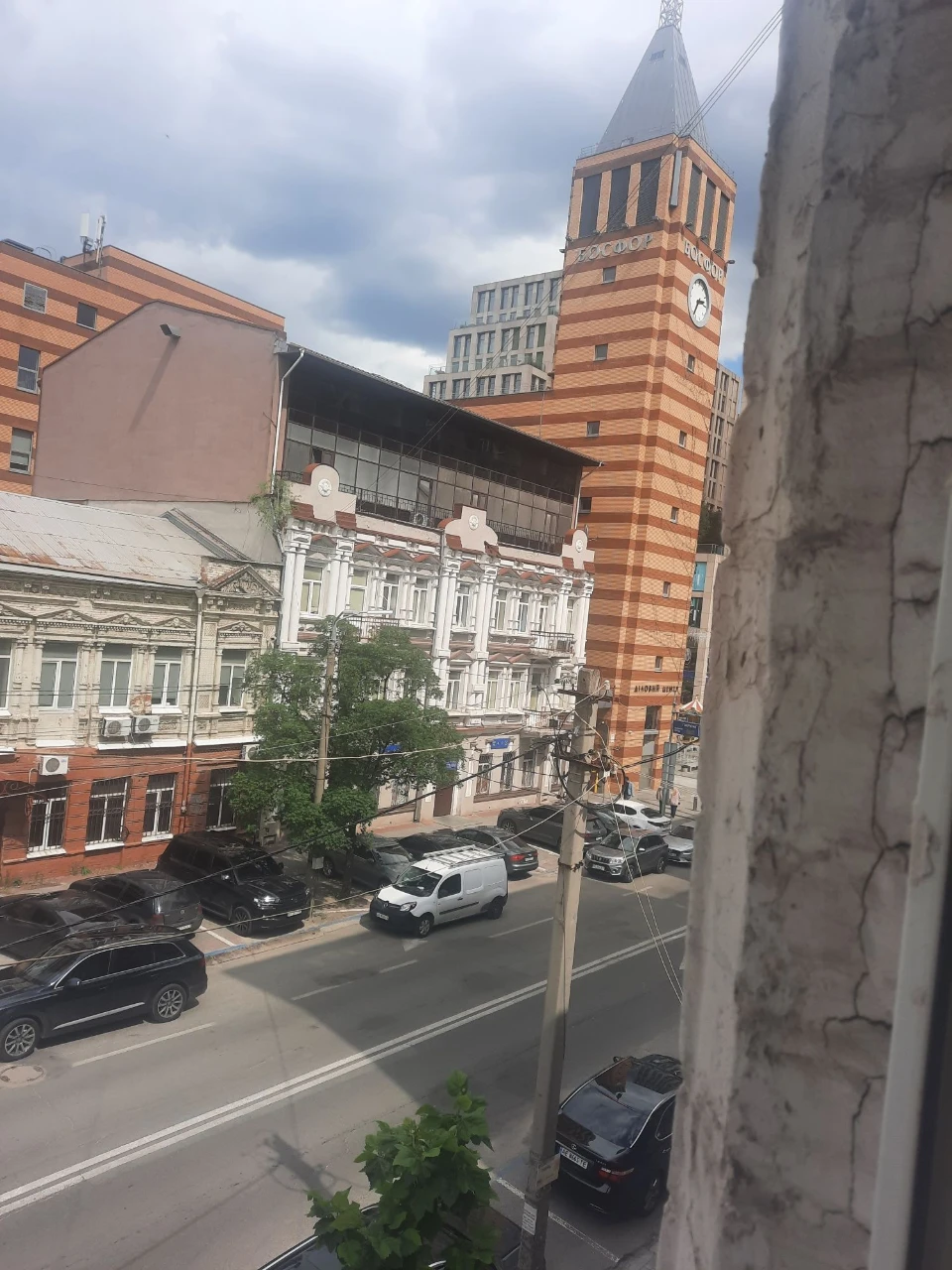 Продам 3к квартиру в центре.  Р-н Каскад Плазы ( с арендатор