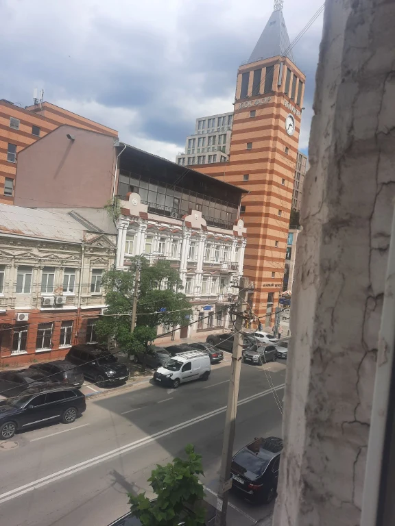 Продам 3к квартиру в центре.  Р-н Каскад Плазы ( с арендатор