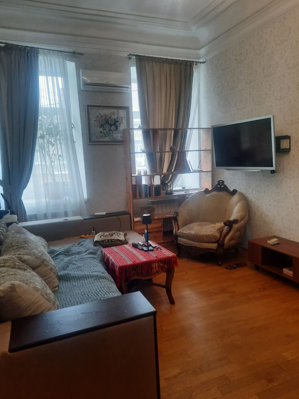 Продам 3к квартиру в центре.  Р-н Каскад Плазы ( с арендатор
