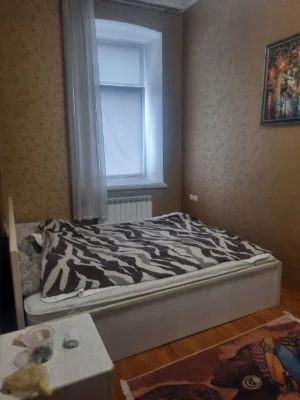 Продам 3к квартиру в центре.  Р-н Каскад Плазы ( с арендатор