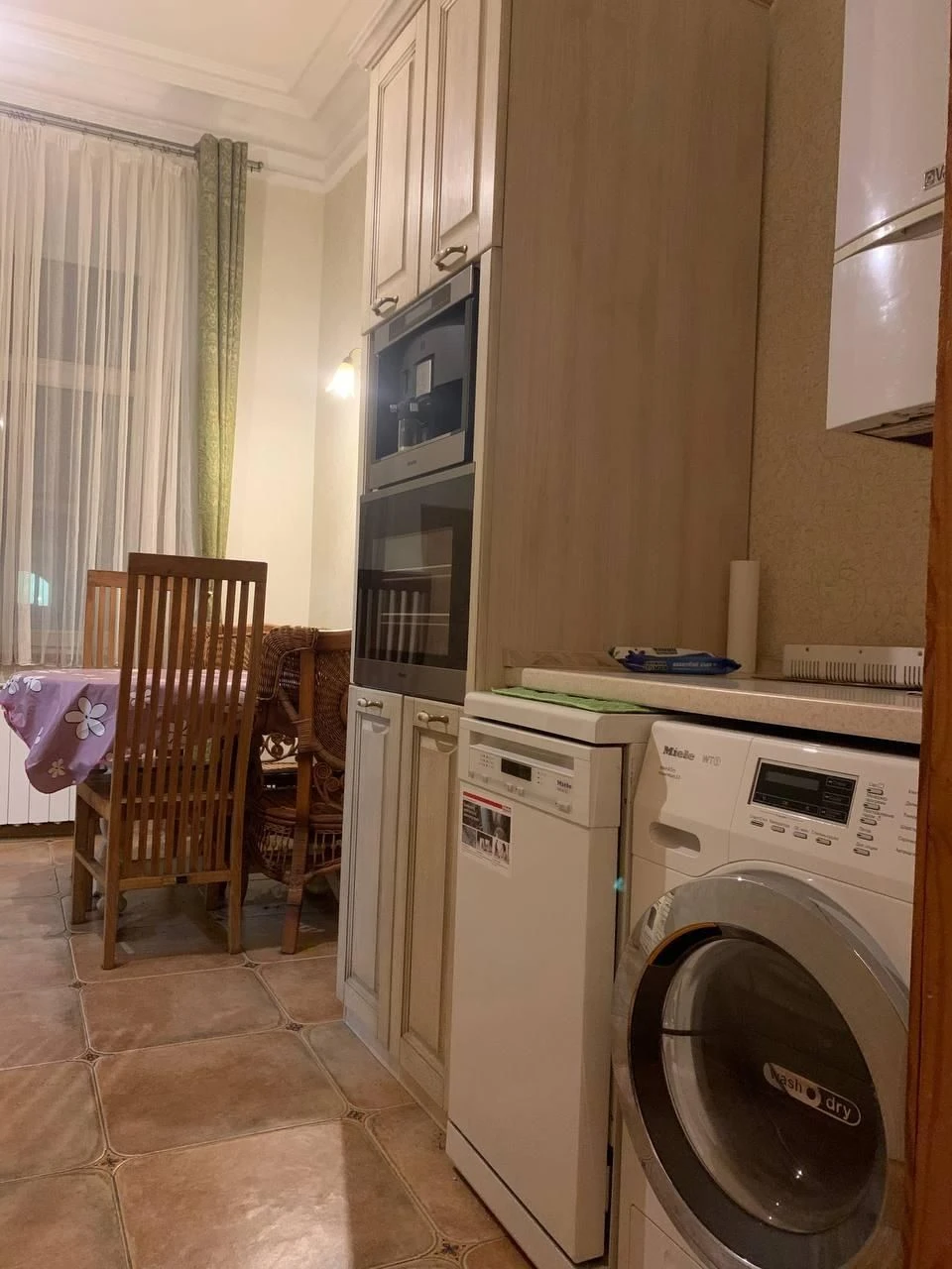 Продам 3к квартиру в центре.  Р-н Каскад Плазы ( с арендатор