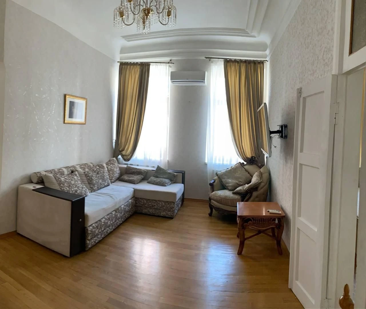 Продам 3к квартиру в центре.  Р-н Каскад Плазы ( с арендатор