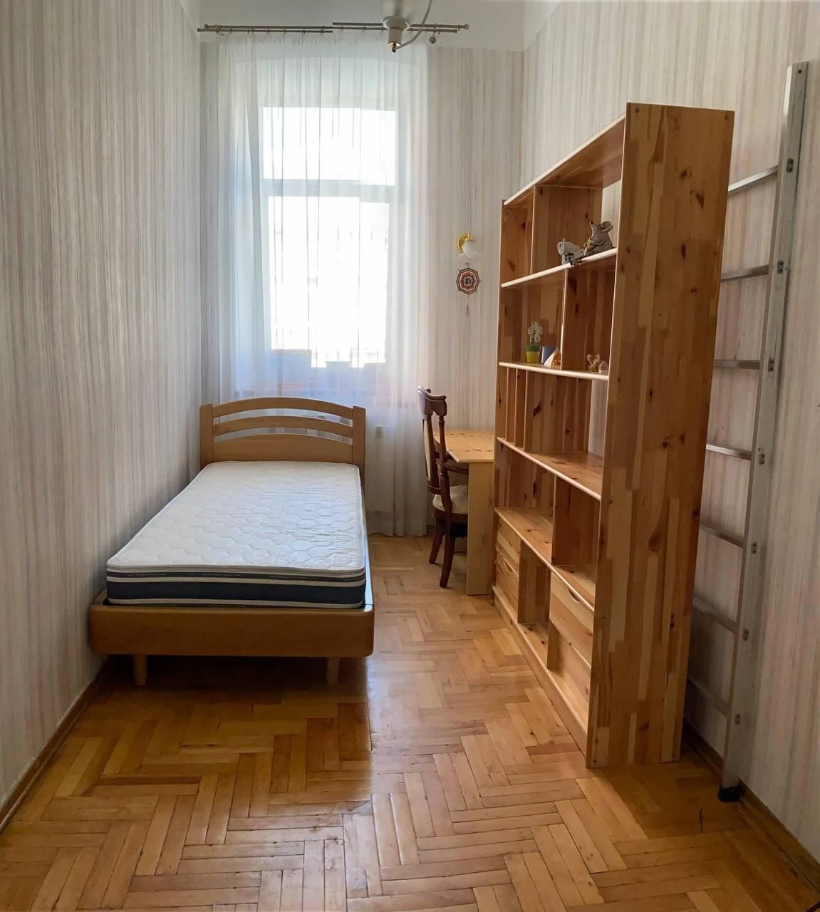 Продам 3к квартиру в центре.  Р-н Каскад Плазы ( с арендатор