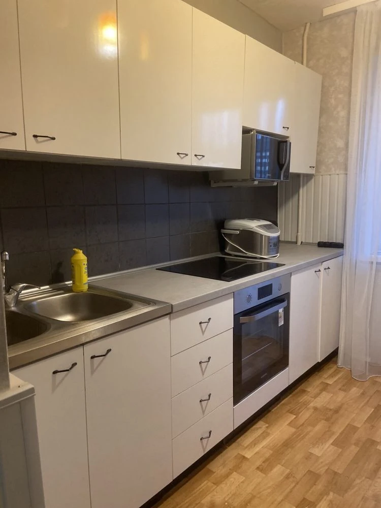 Продажа 3 ком с ремонтом на Тополе 1