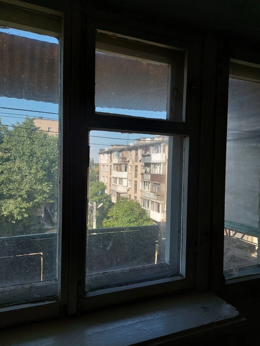 Продам 2-кімнатну квартиру під ремонт, проспект Слобожанськи