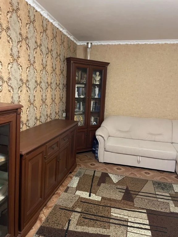 Продам 2 комнатную квартиру на Красном Камне