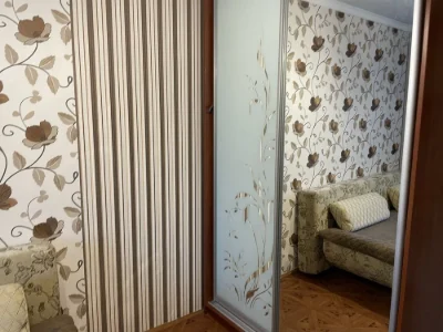 Продам 2 комнатную квартиру на Красном Камне