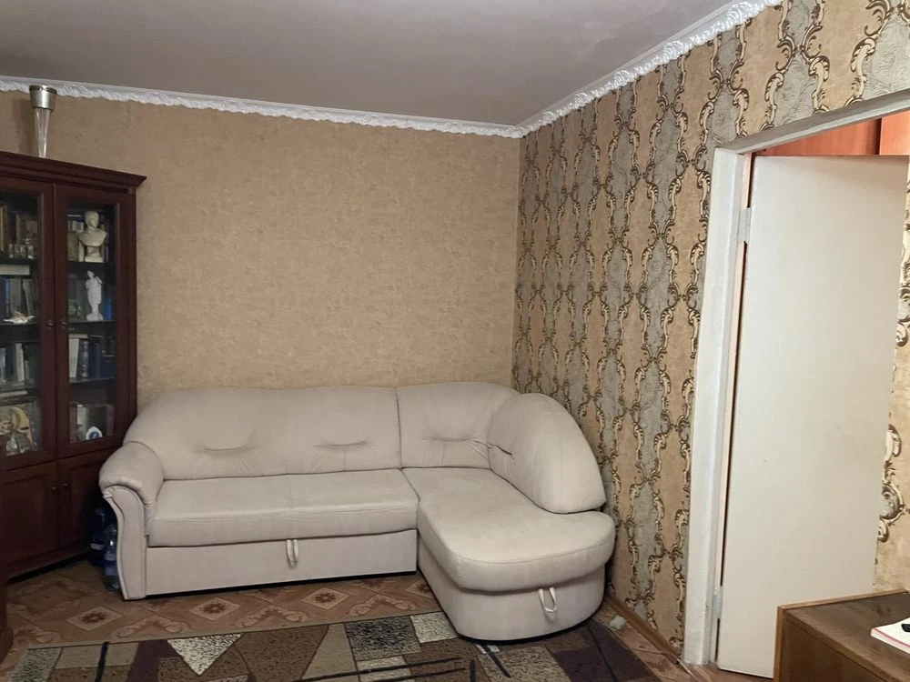 Продам 2 комнатную квартиру на Красном Камне