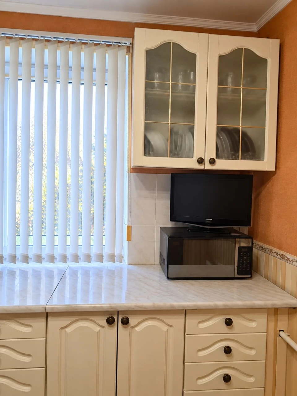 Продам 2-кімнатну Таїрова цегляний будинок 2000-х років