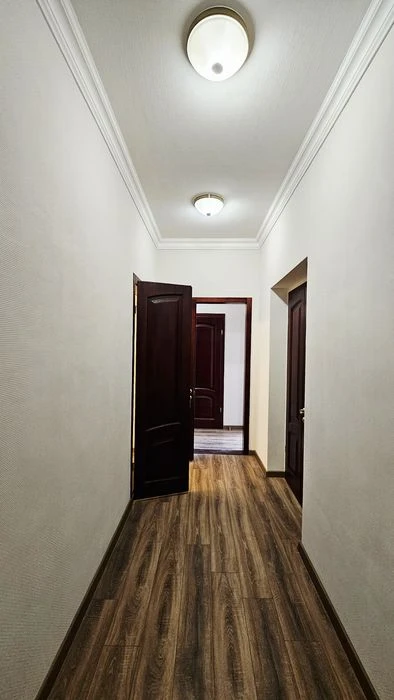 Продам трехкомнатную квартиру, сталинка, центр пр. Дмитрия Я
