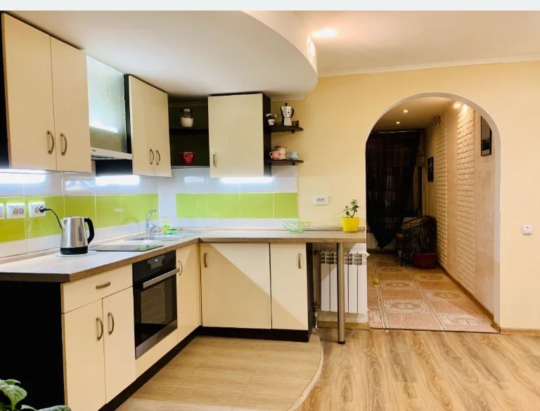 Продам 2 к на Адмиральскому проспекті/5 ст./в.Трудова