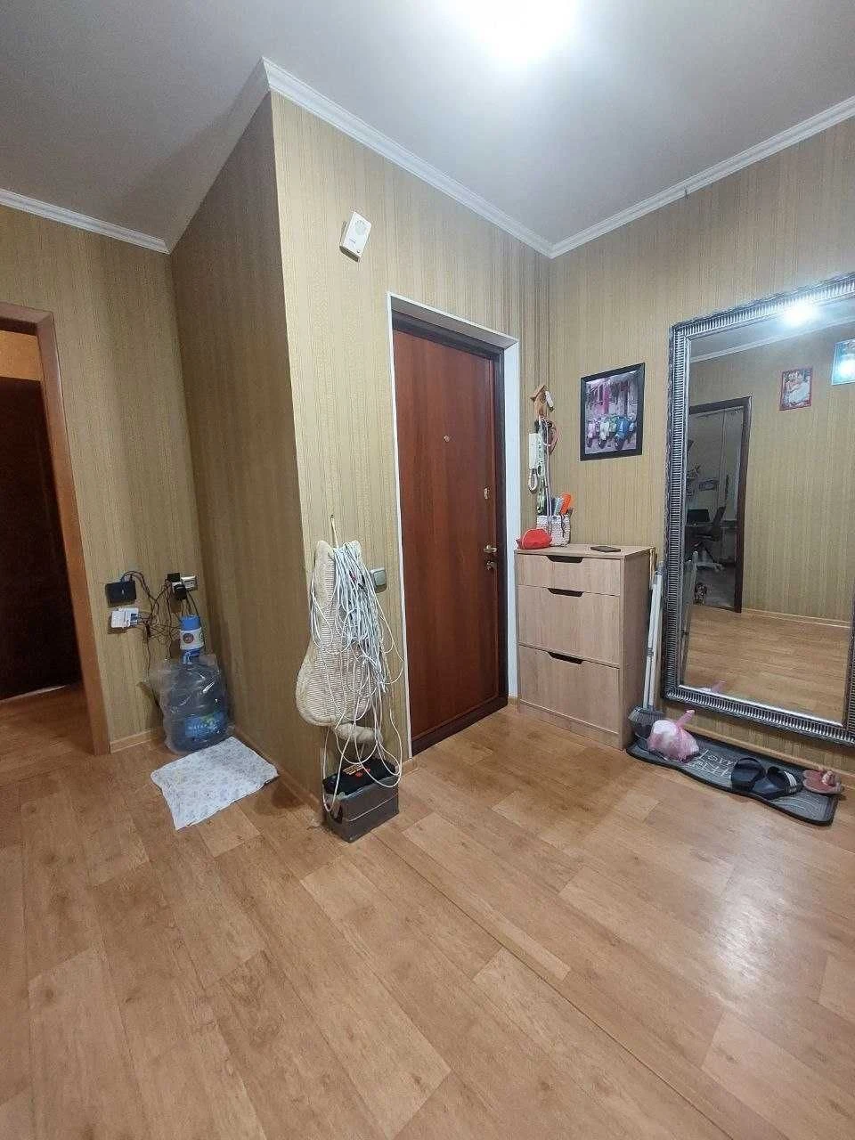 Продам" 3-х кімнатну квартиру на вул. Ак.Сахарова /ВСЕ Залиш
