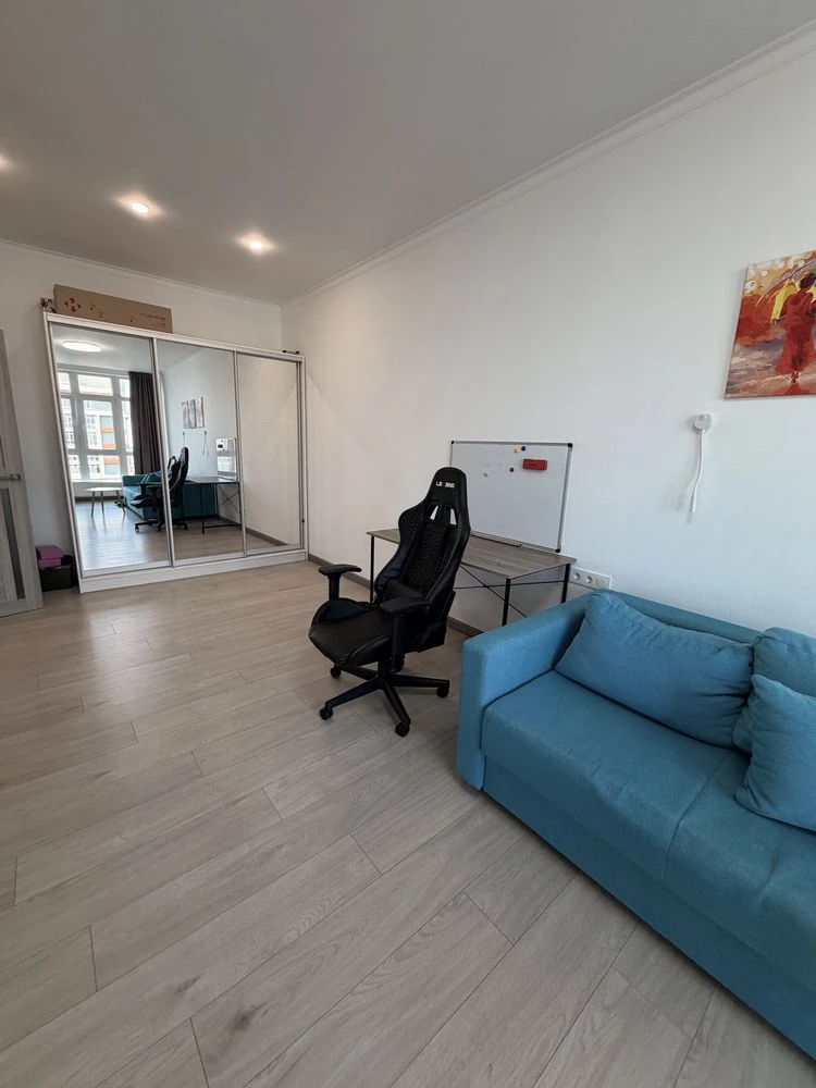 Продам красивую 2 х ком квартиру ЖК 4 Сезона