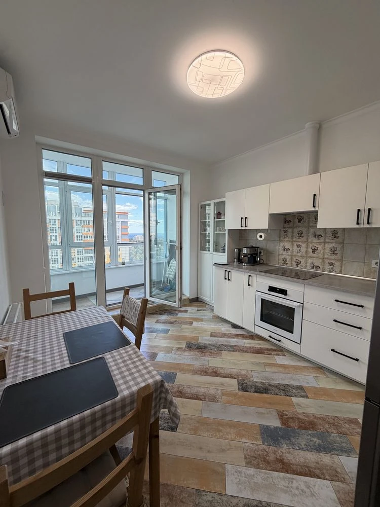 Продам красивую 2 х ком квартиру ЖК 4 Сезона