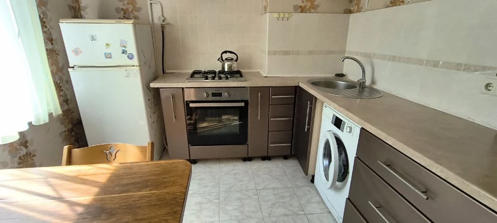 Продам 1 комнатную Ярослава Мудрого ( Глушко )