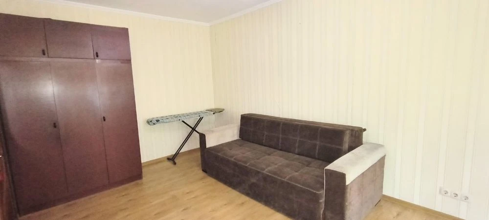 Продам 1 комнатную Ярослава Мудрого ( Глушко )